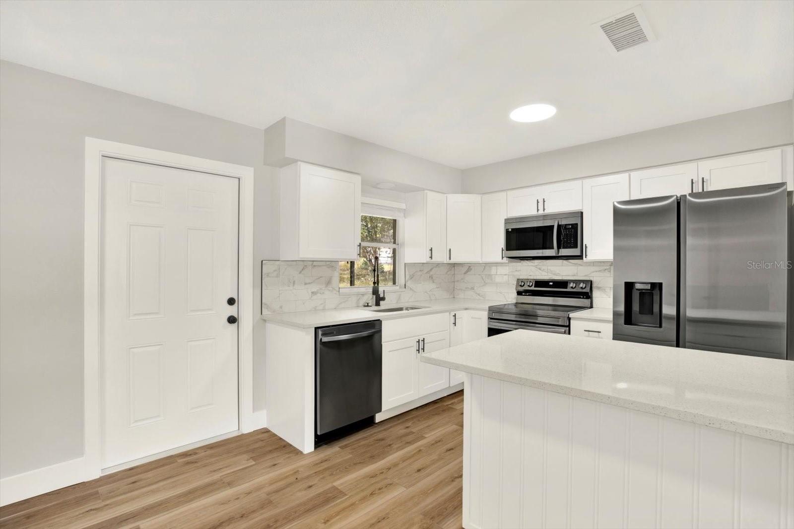 TB8504742