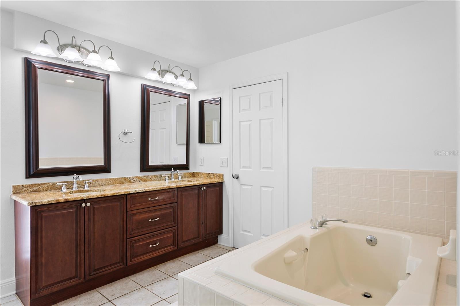 Primary bath with dual sinks