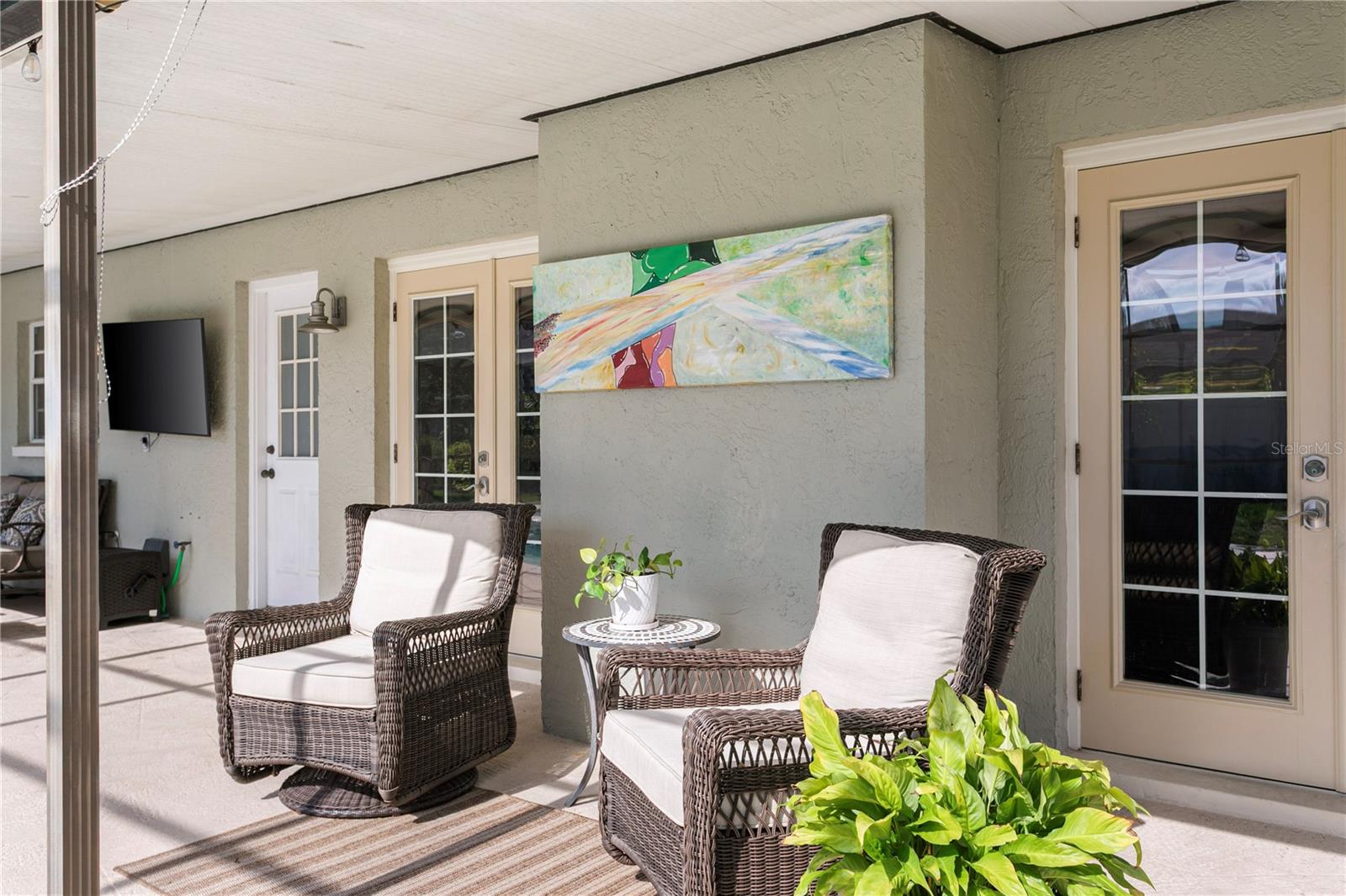 9'x46' covered lanai has plenty of gathering space