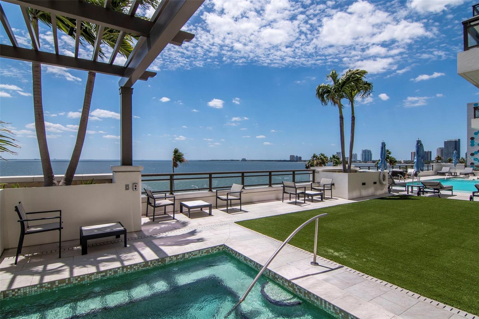 TB8504753