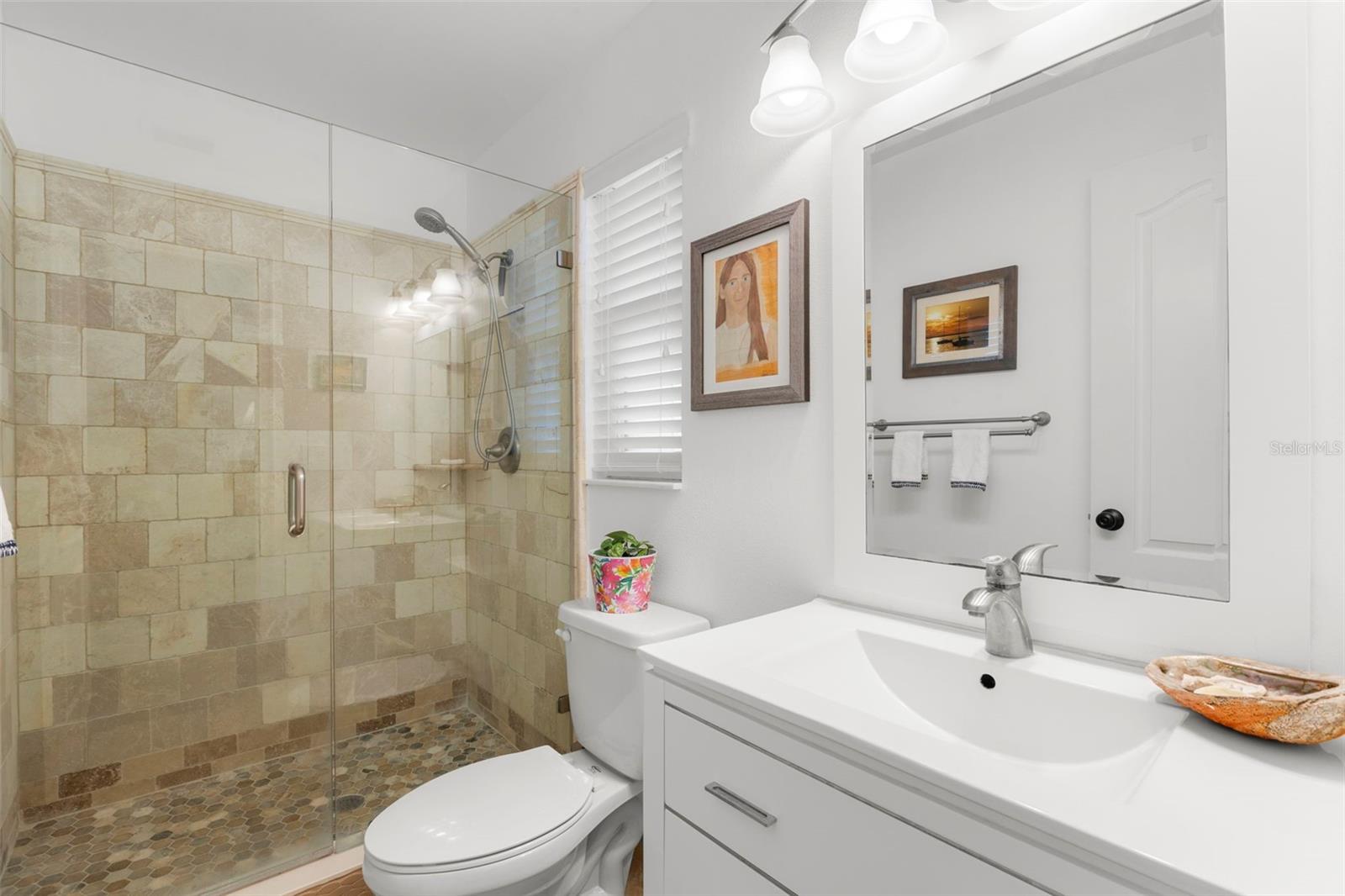Ensuite bath with step-in shower