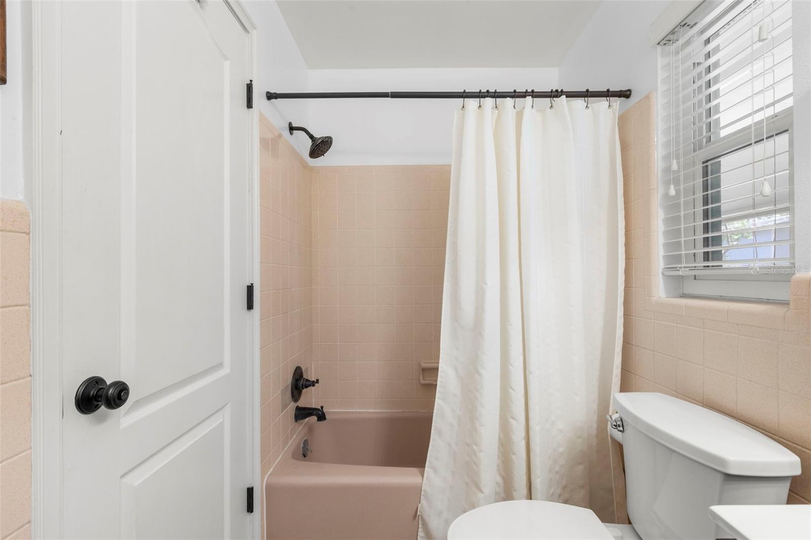 Second bath with tub/shower combination