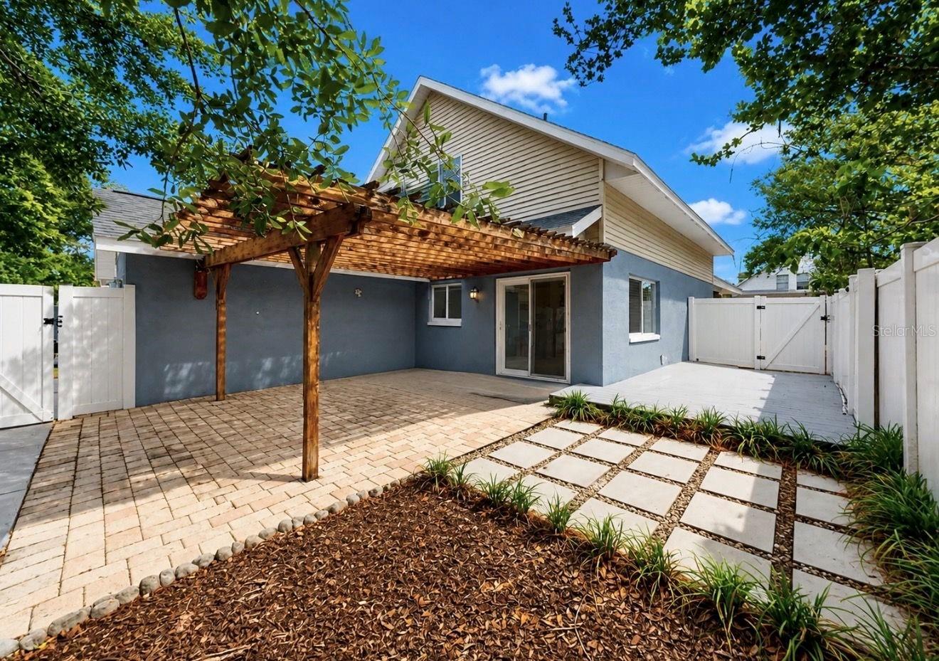 Cutest backyard in town :)