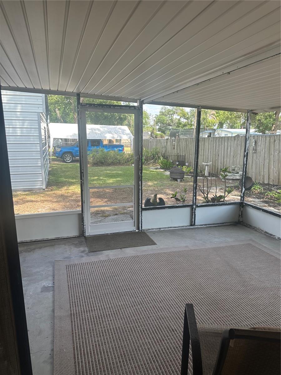 2nd screen room