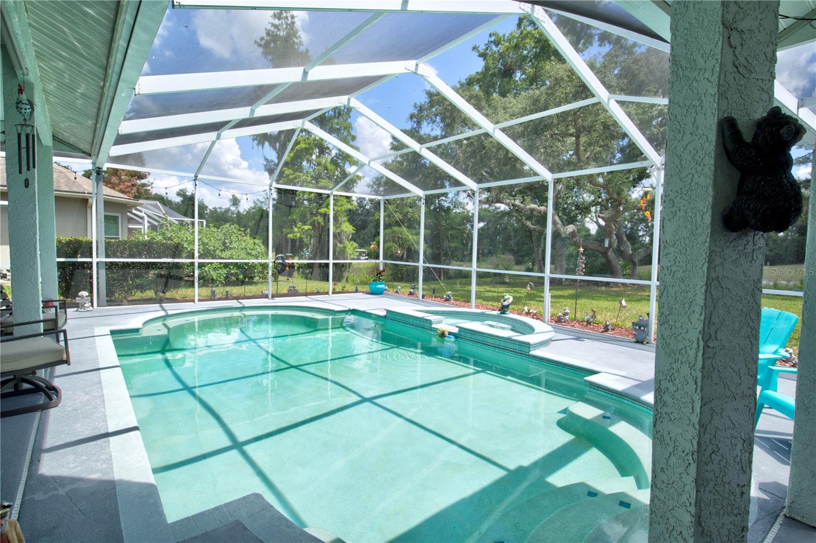 Pool with Spill-over spa