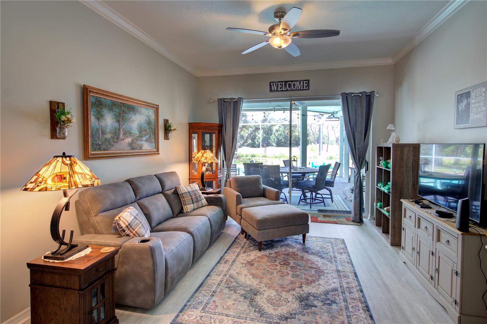 Living Room with view to pool