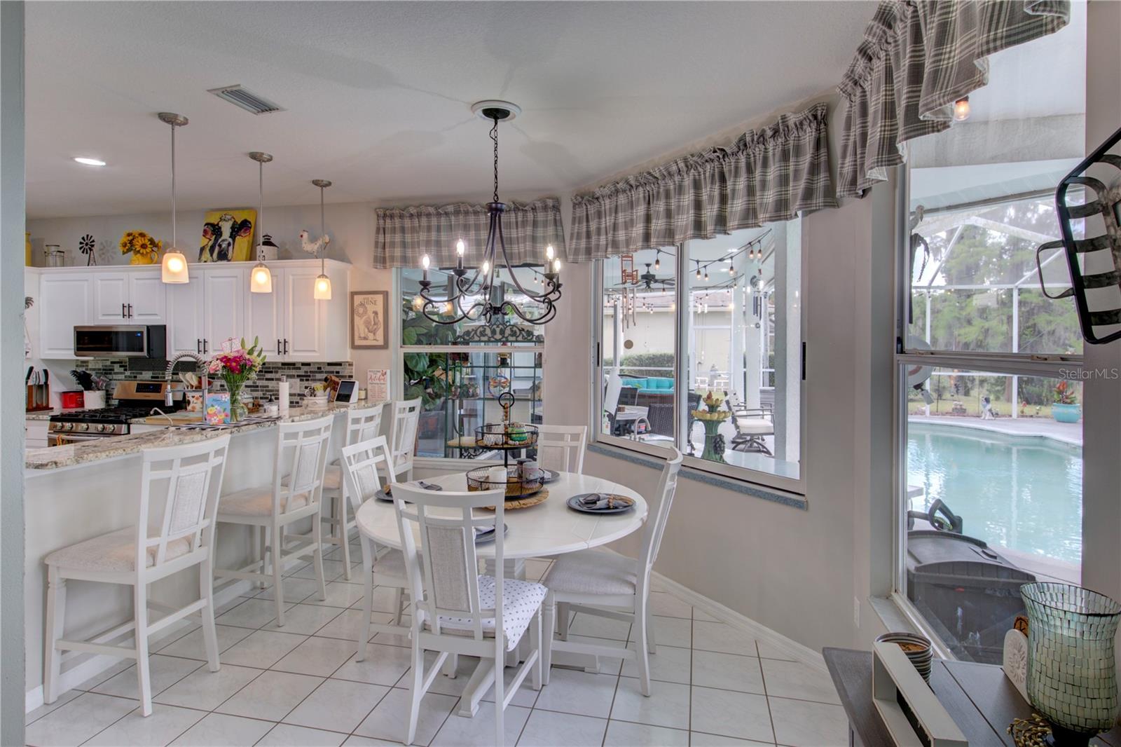Eat-in Kitchen