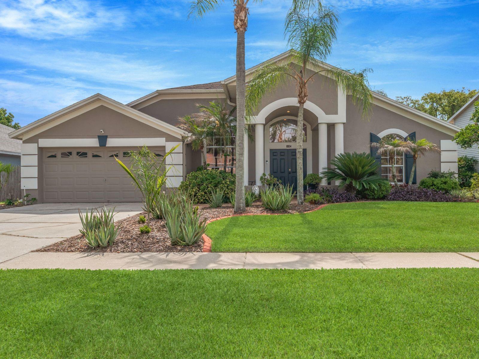 4 Bed 3 Bathroom Pool Home in River Crossing.