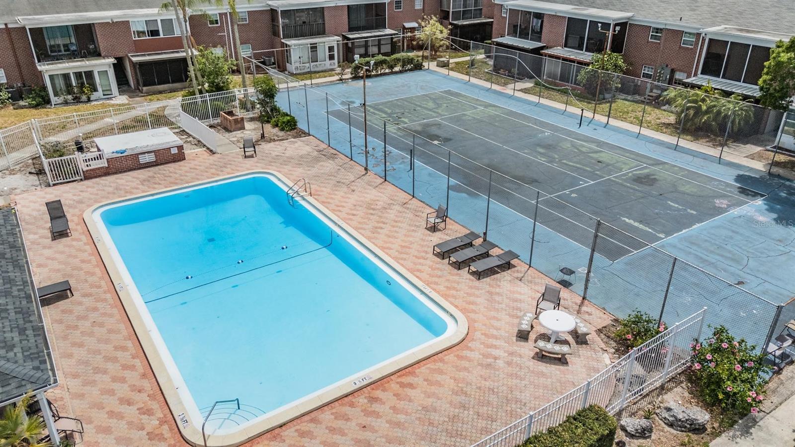 Pool 1 & tennis court