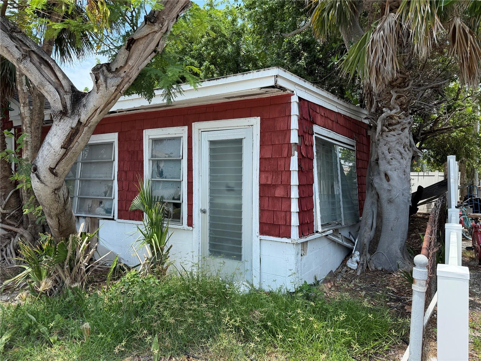 116 85th Ave Right Side