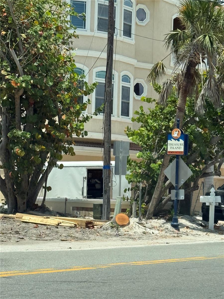 Beach Access - 280 Feet from 116 85th Ave