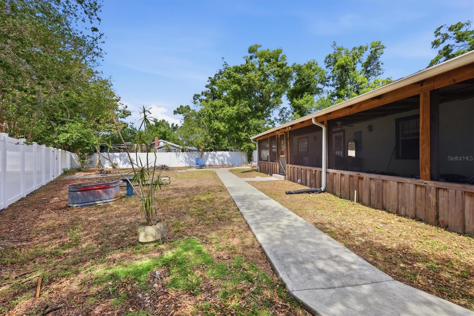 Rear/side yard