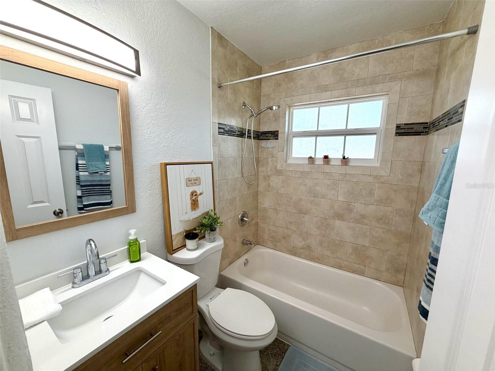 Bathroom w/ Tub