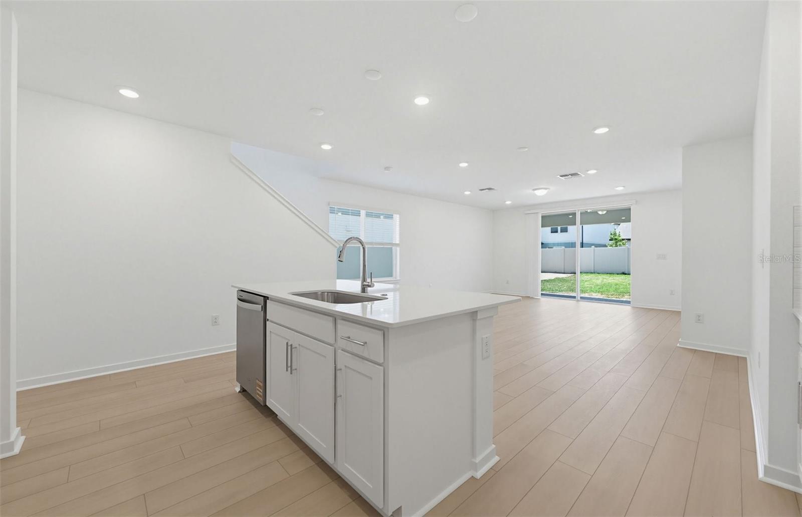 Center Island w/Storage