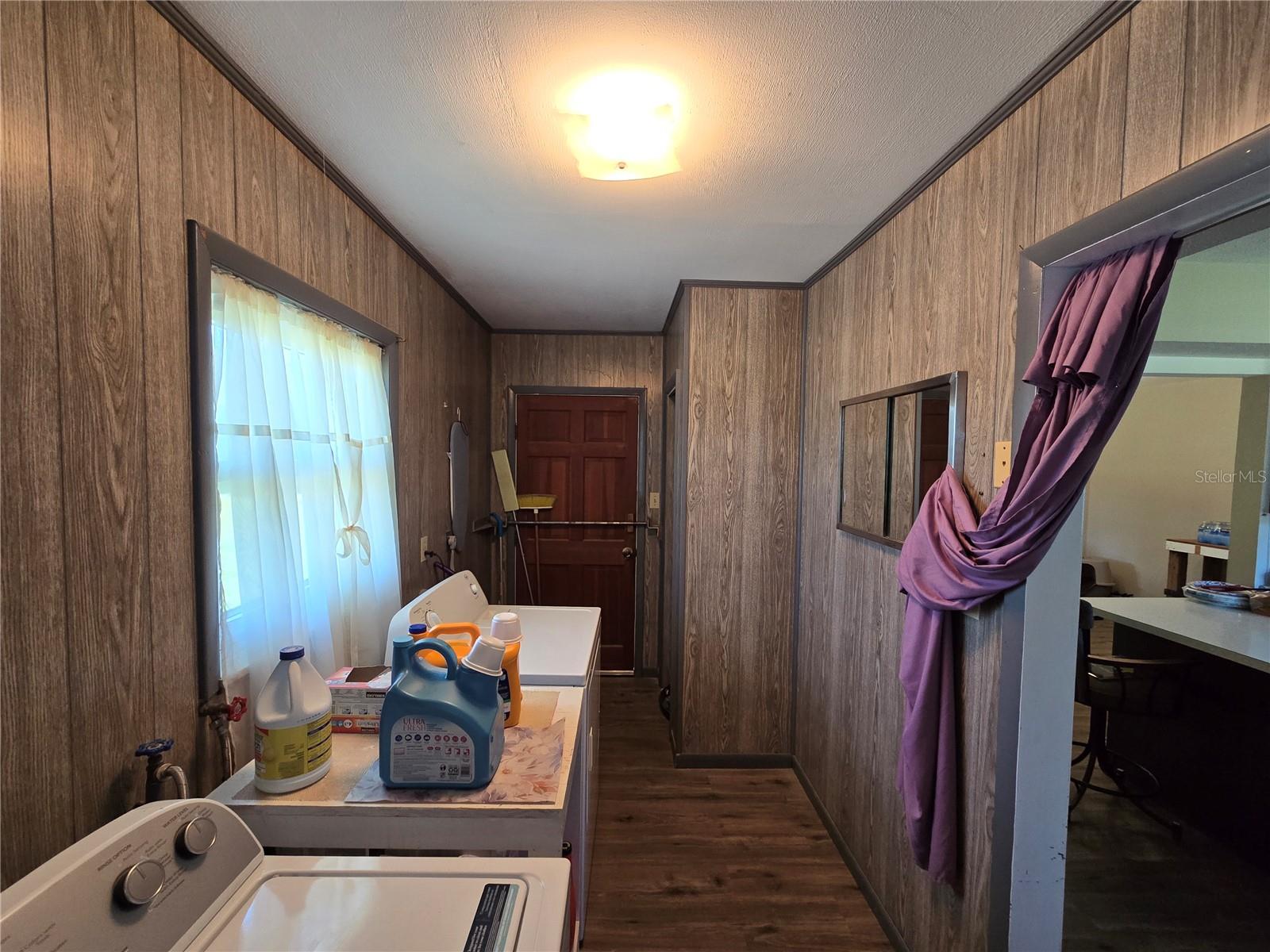 Laundry room 1