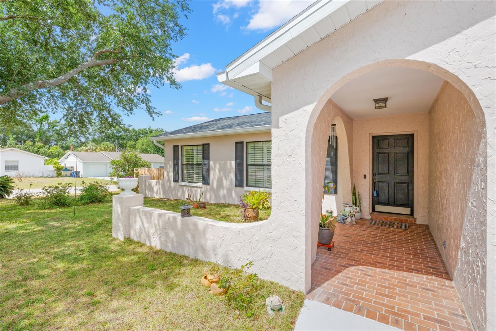 Covered Porch/Entry