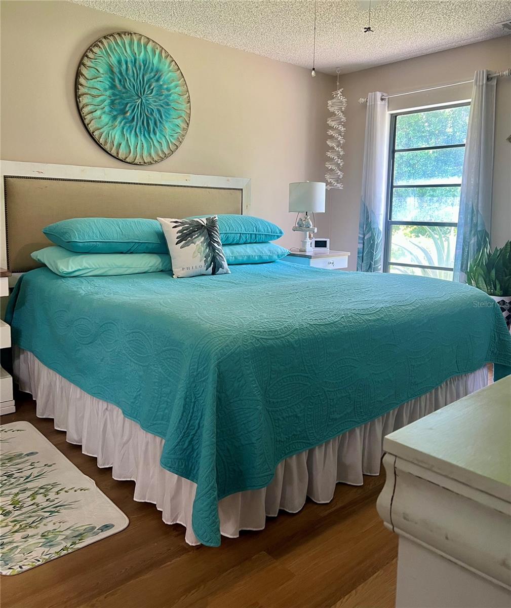 MASTER SUITE WITH ENSUITE BATH