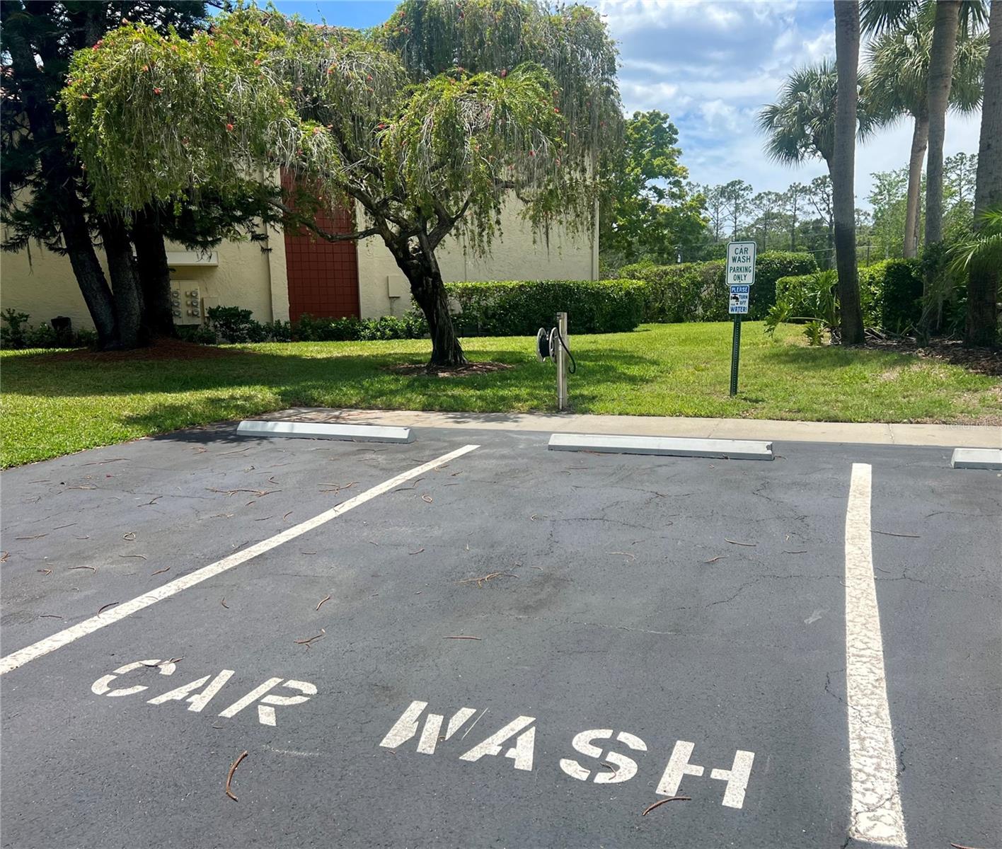 RESIDENT'S CAR WASH