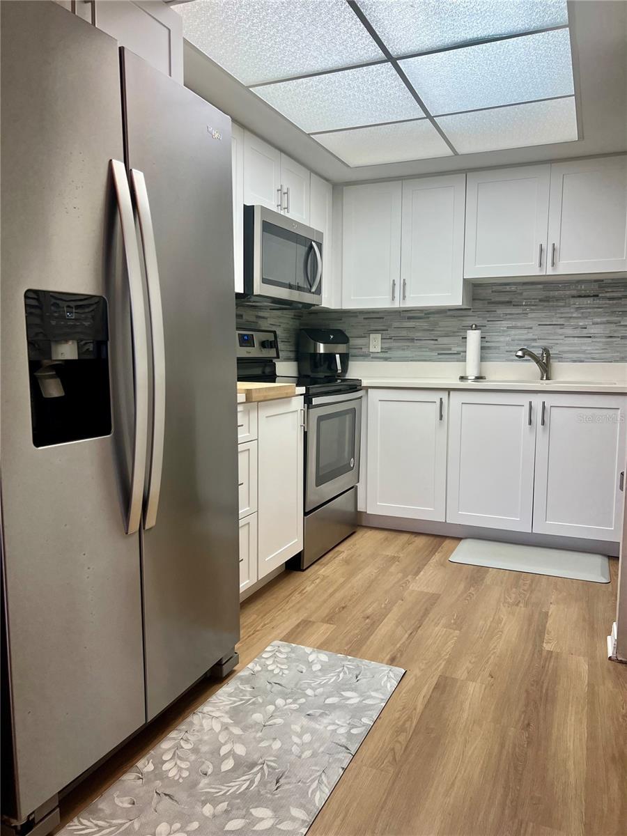 BEAUTIFULLY UPDATED KITCHEN