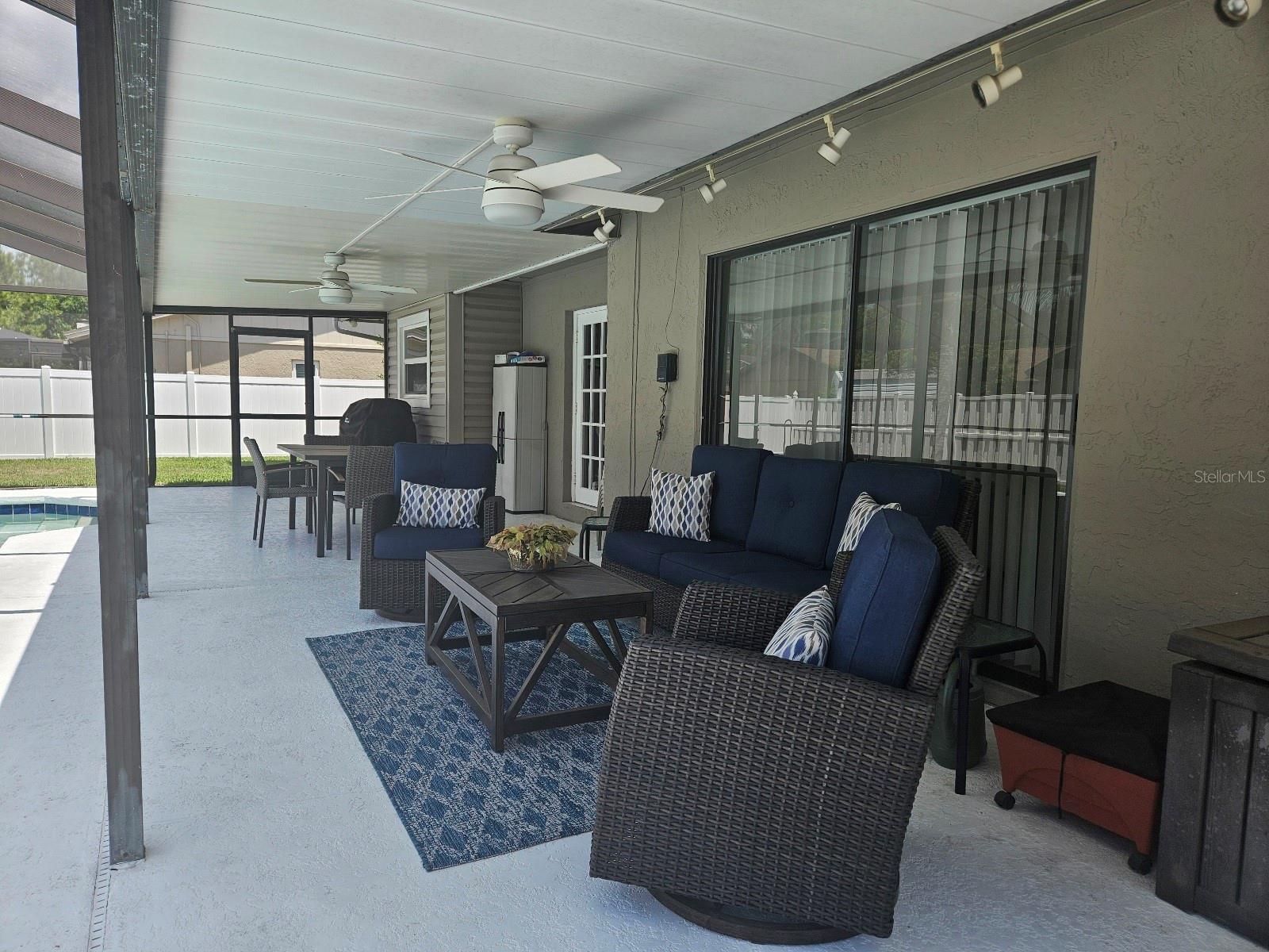 Expansive back lanai