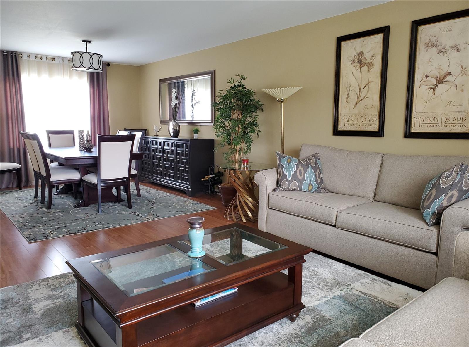 Living / Dining combo great for entertaining