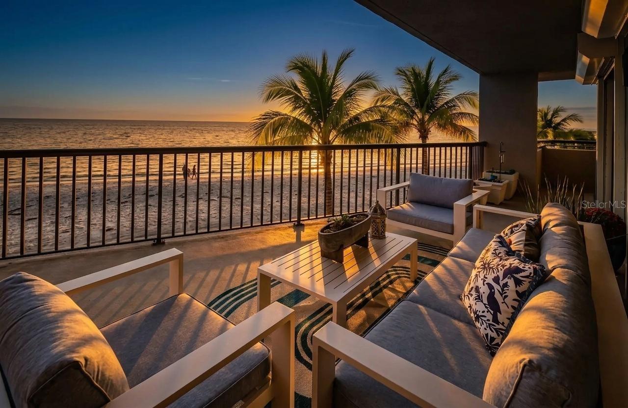Twilight on the large wraparound balcony!