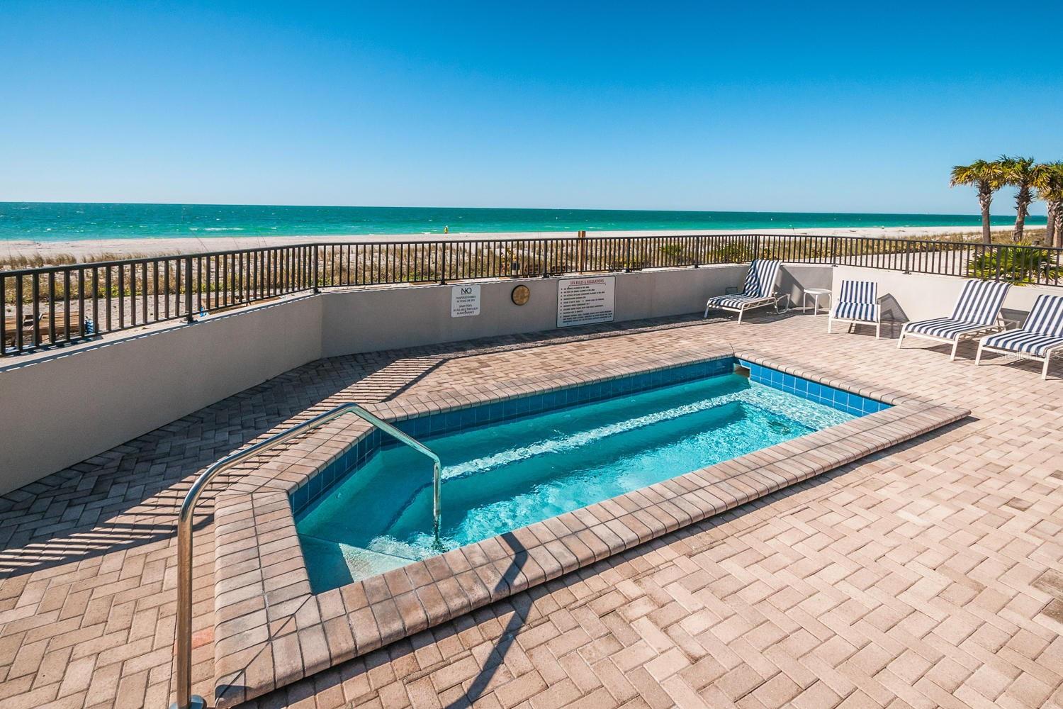 Gulf front Community Pool & Spa!
