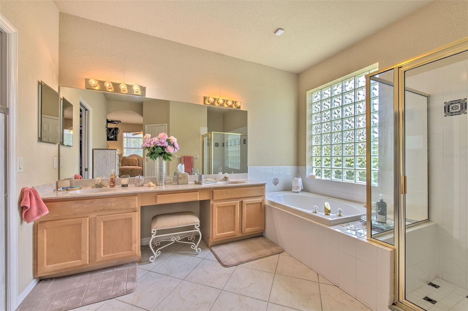 Spacious Primary Bath!