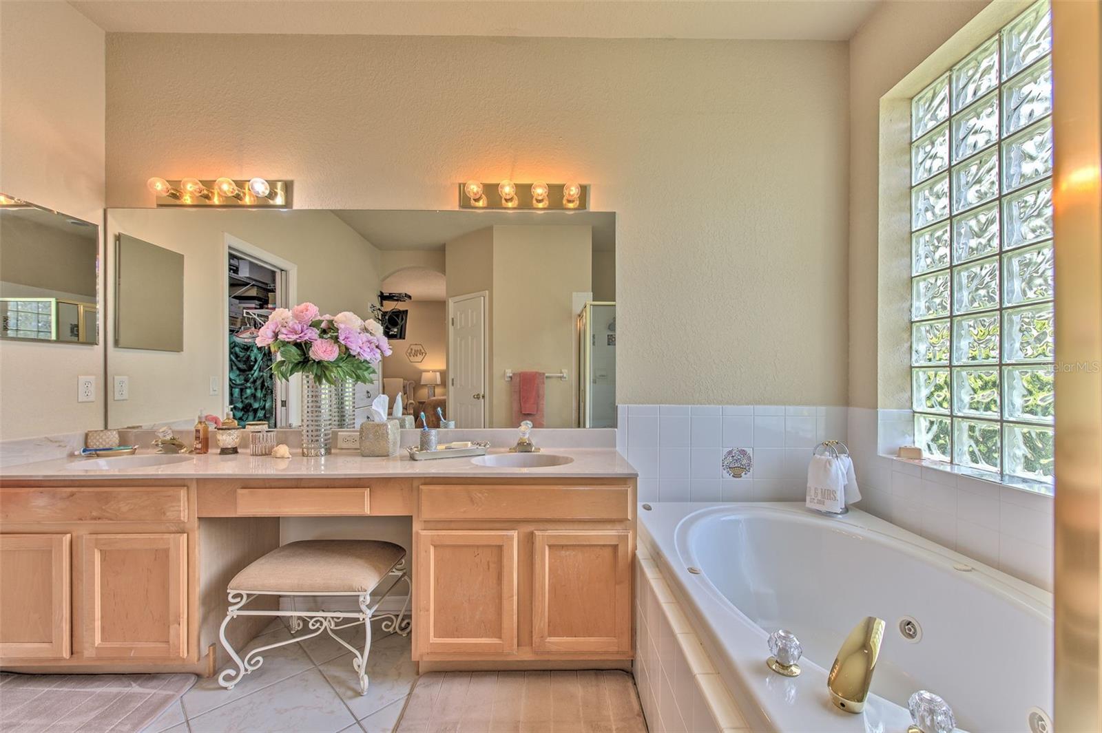 Featuring Garden Tub!