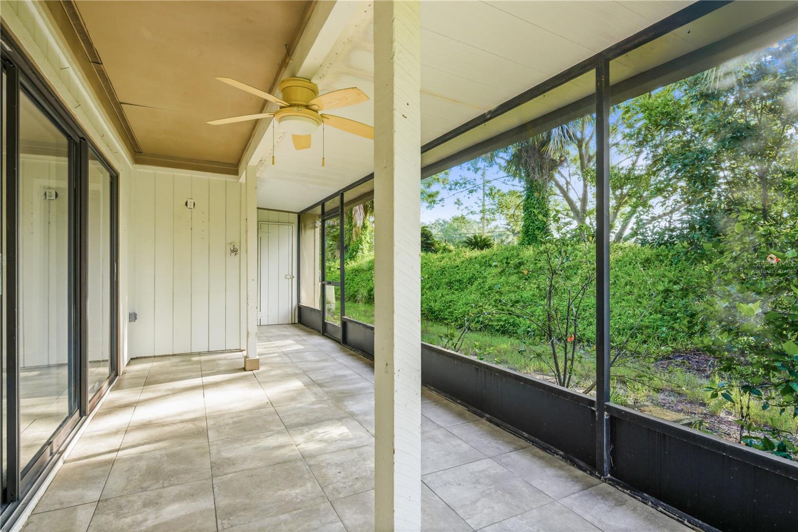 Screened Lanai- Virtually Staged