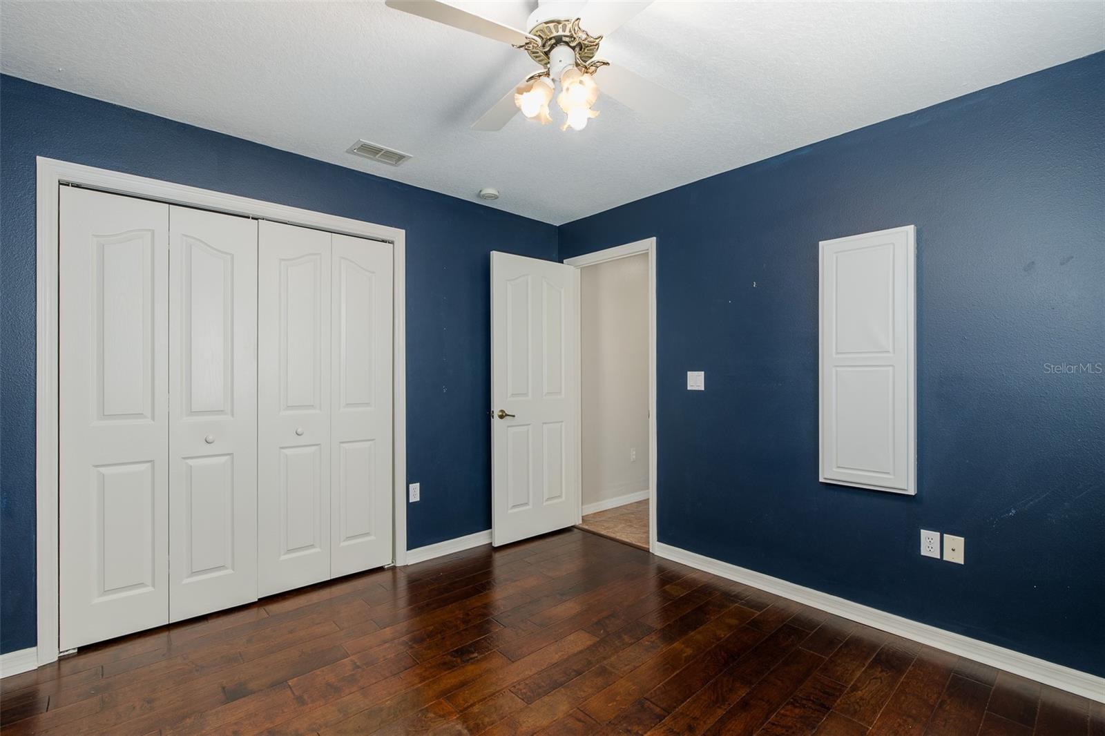 BIG ROOM