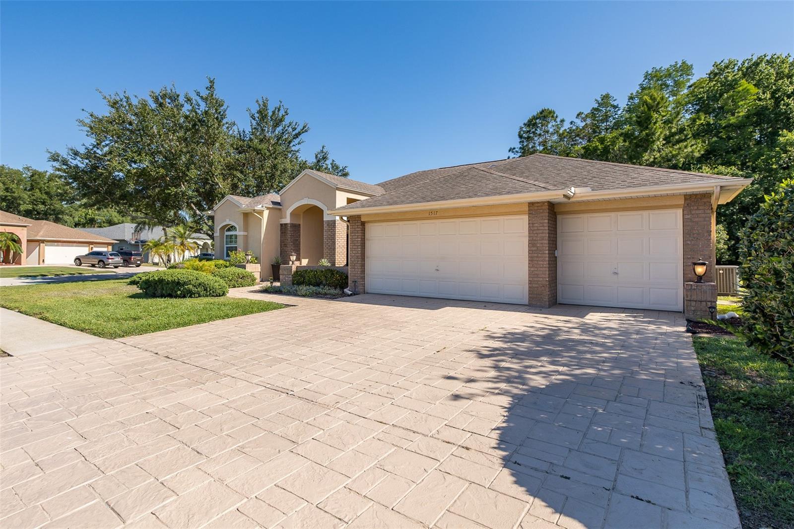 3 CAR GARAGE WITH OVERSIZED DRIVE WAY