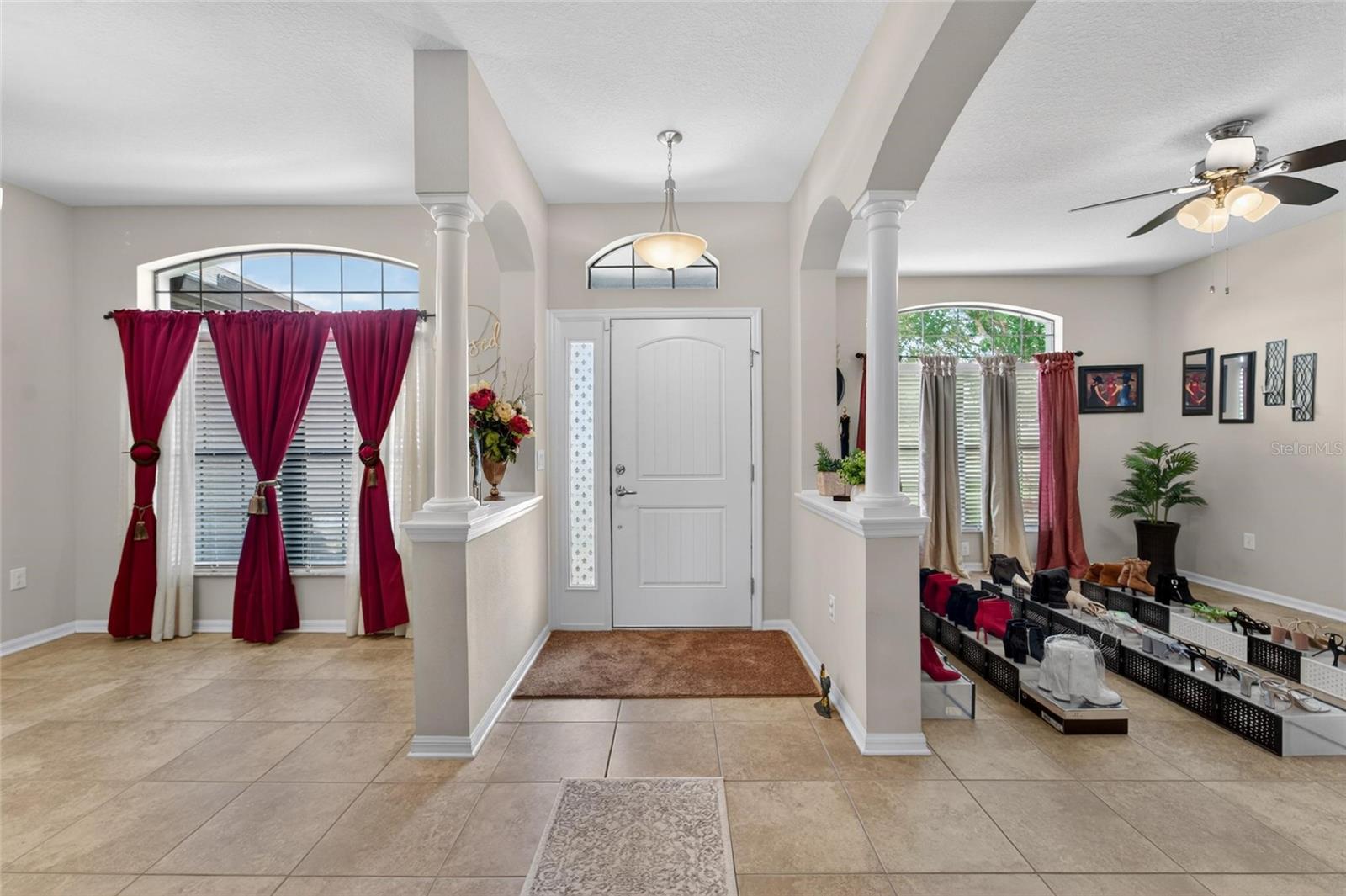 Entry/foyer
