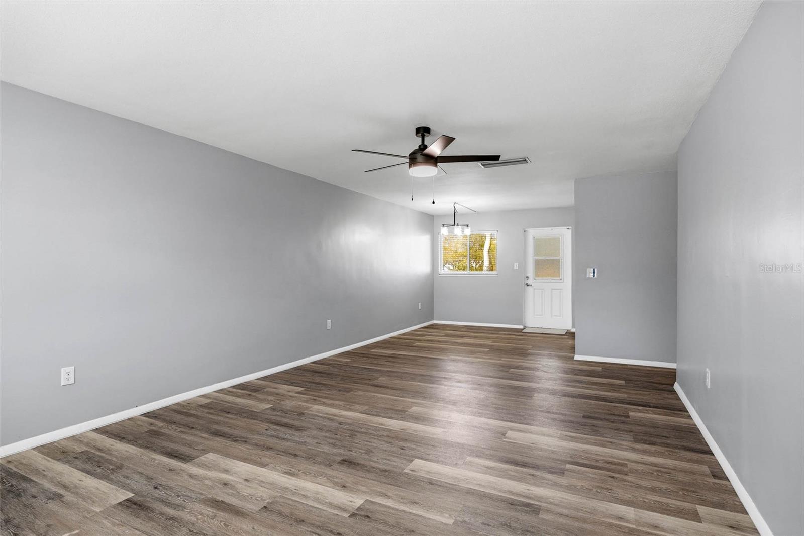 Spacious Living Room - Dining Area