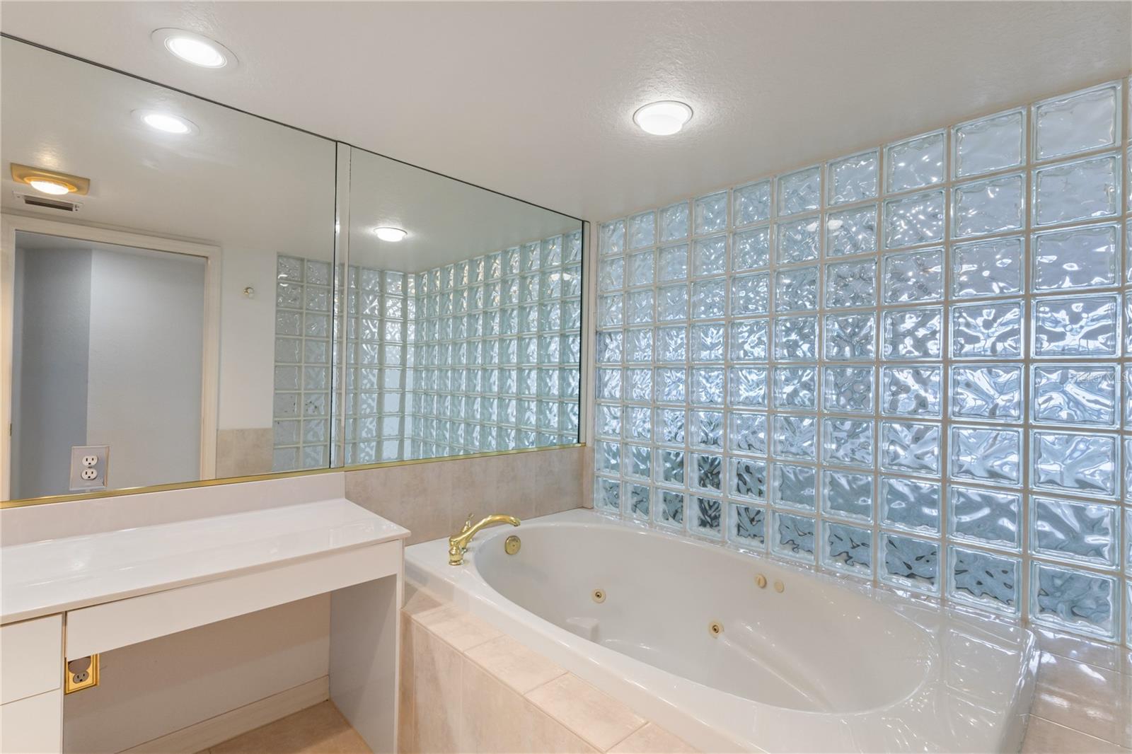 Primary en-suite bathroom (Third story)