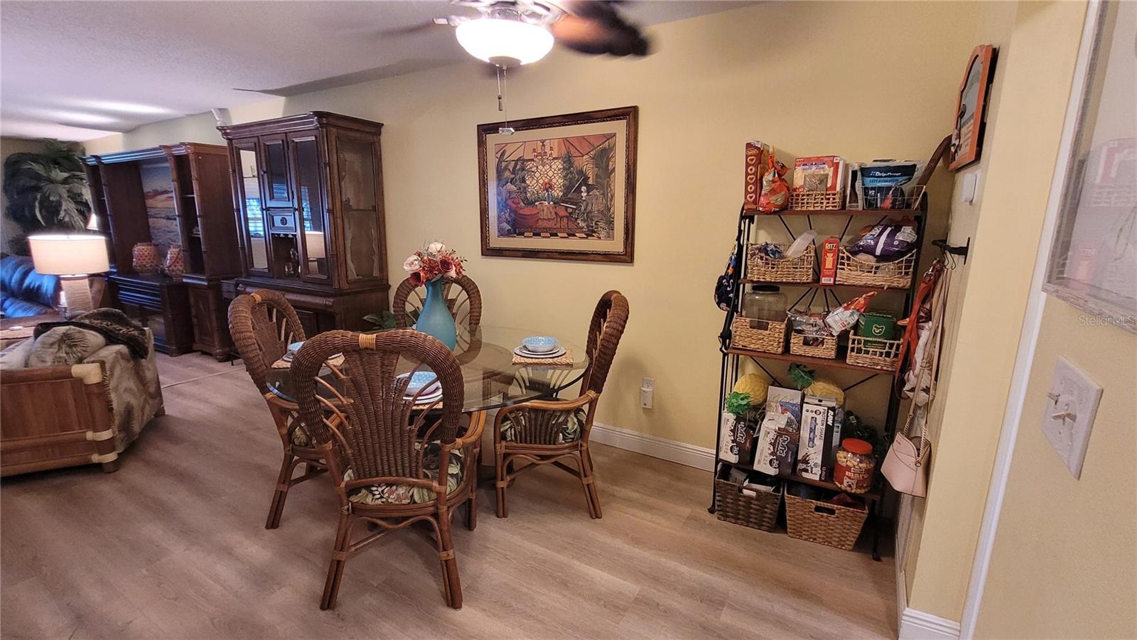 Living/dining room combination