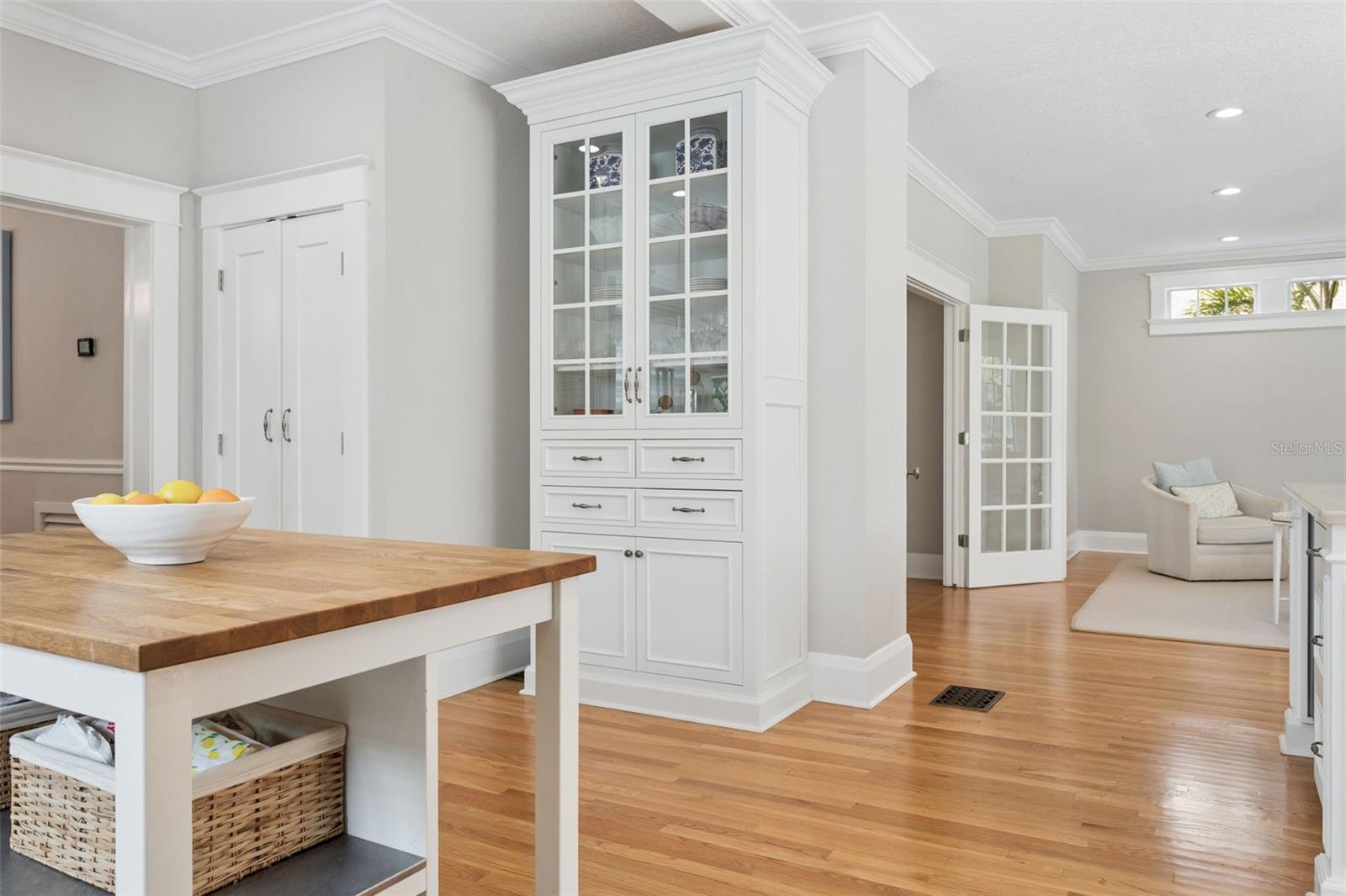 kitchen showing built in display cabinet