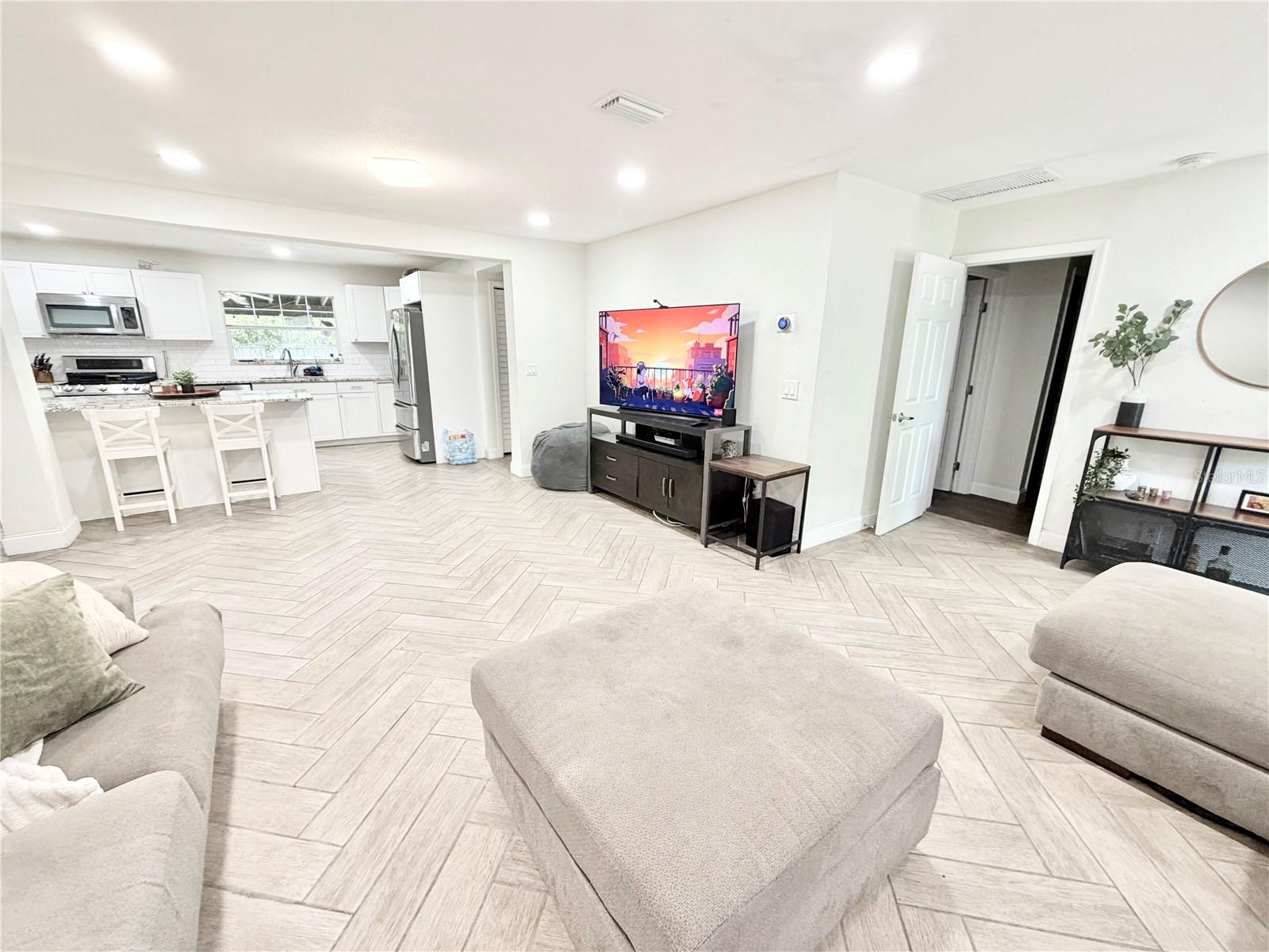 Livingroom/Kitchen view