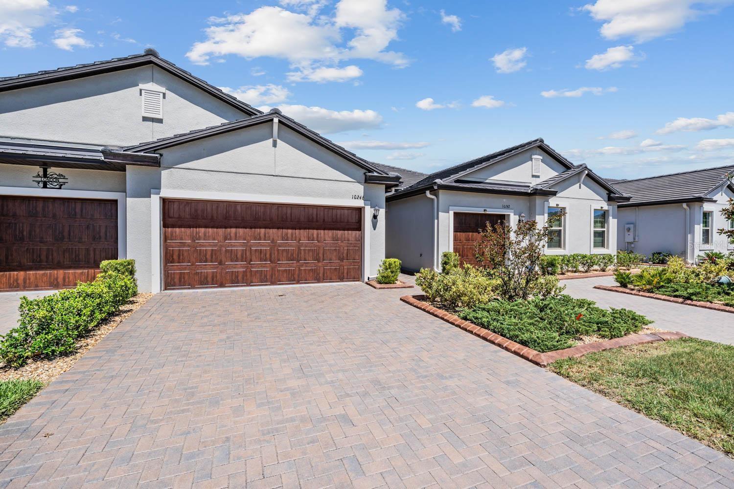 Curbing & upgraded landscaping w/rock