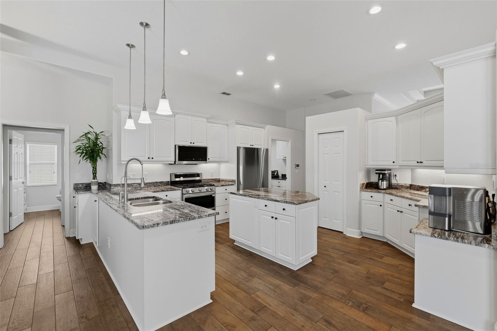Spacious Kitchen with granite countertops