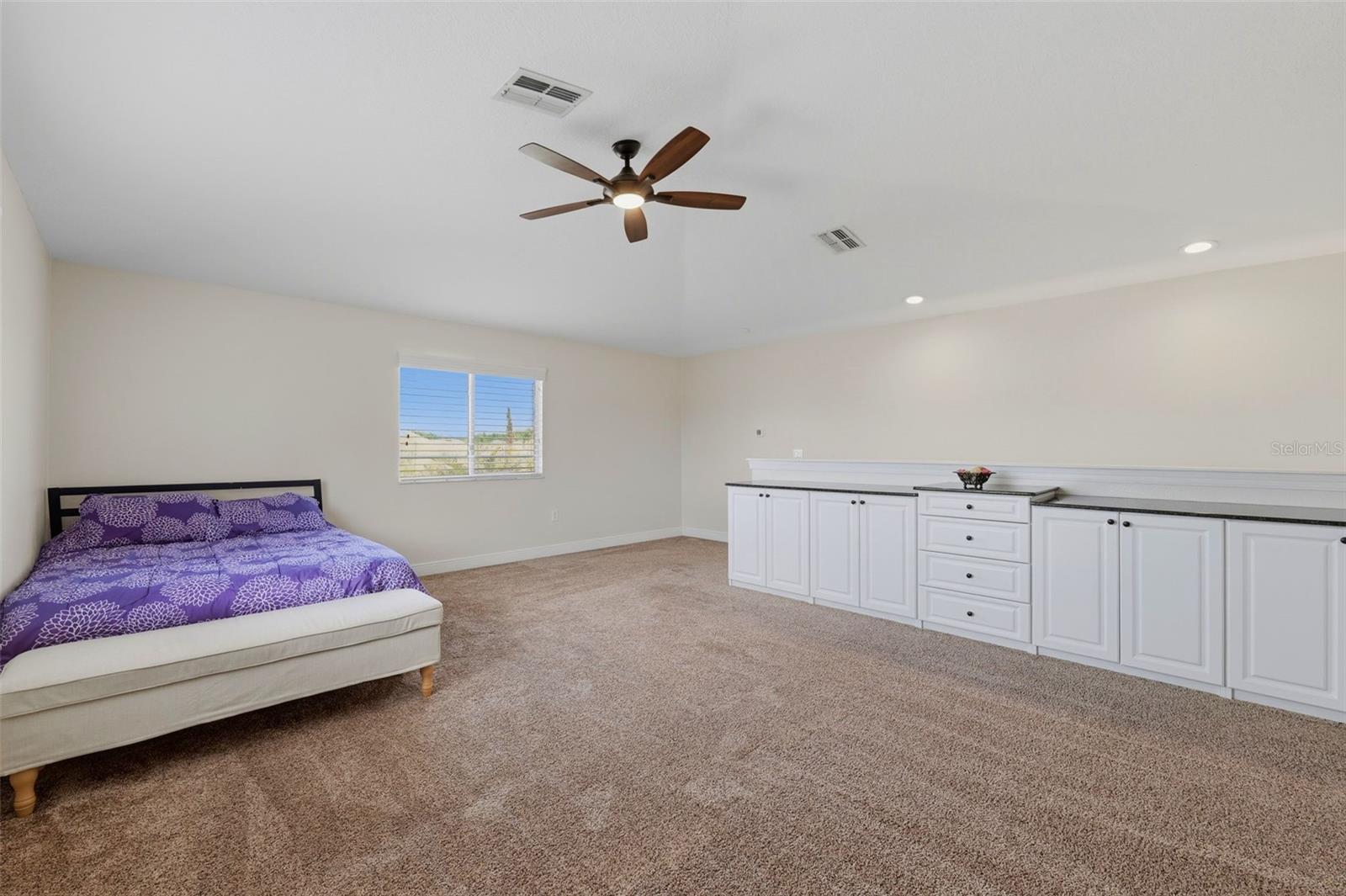 Bonus room with Built ins