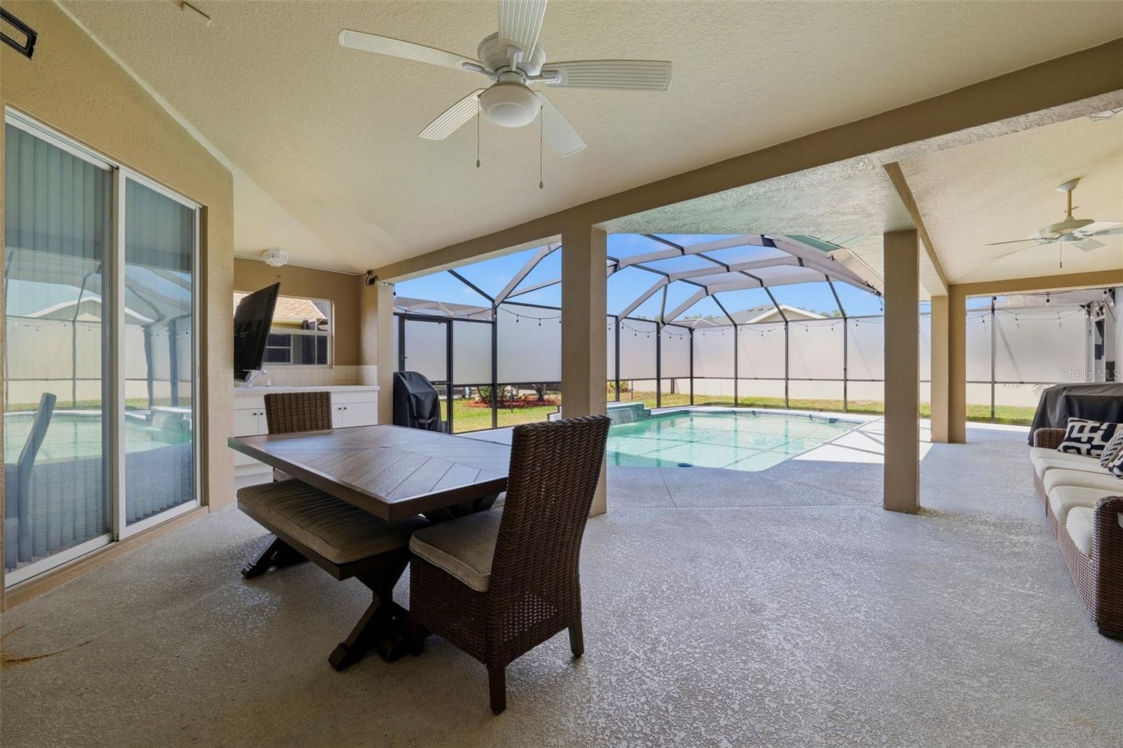 Eating space with wet bar outside, tv pushed back