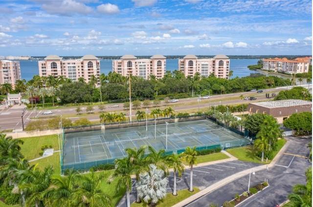 4 clay tennis courts