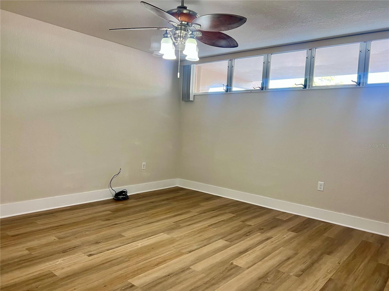 MASTER BEDROOM WITH ENSUITE BATH