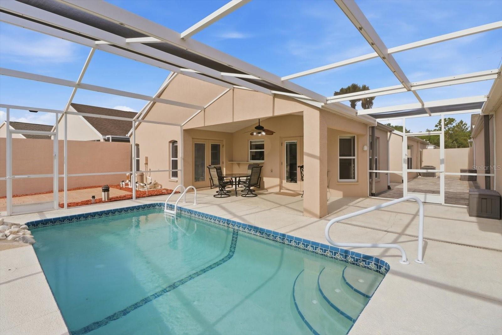 Pool/ lanai