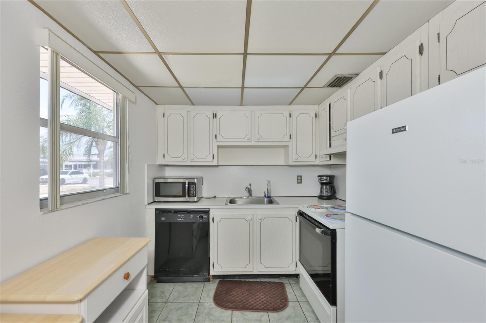 LONG SHOT OF GALLEY KITCHEN