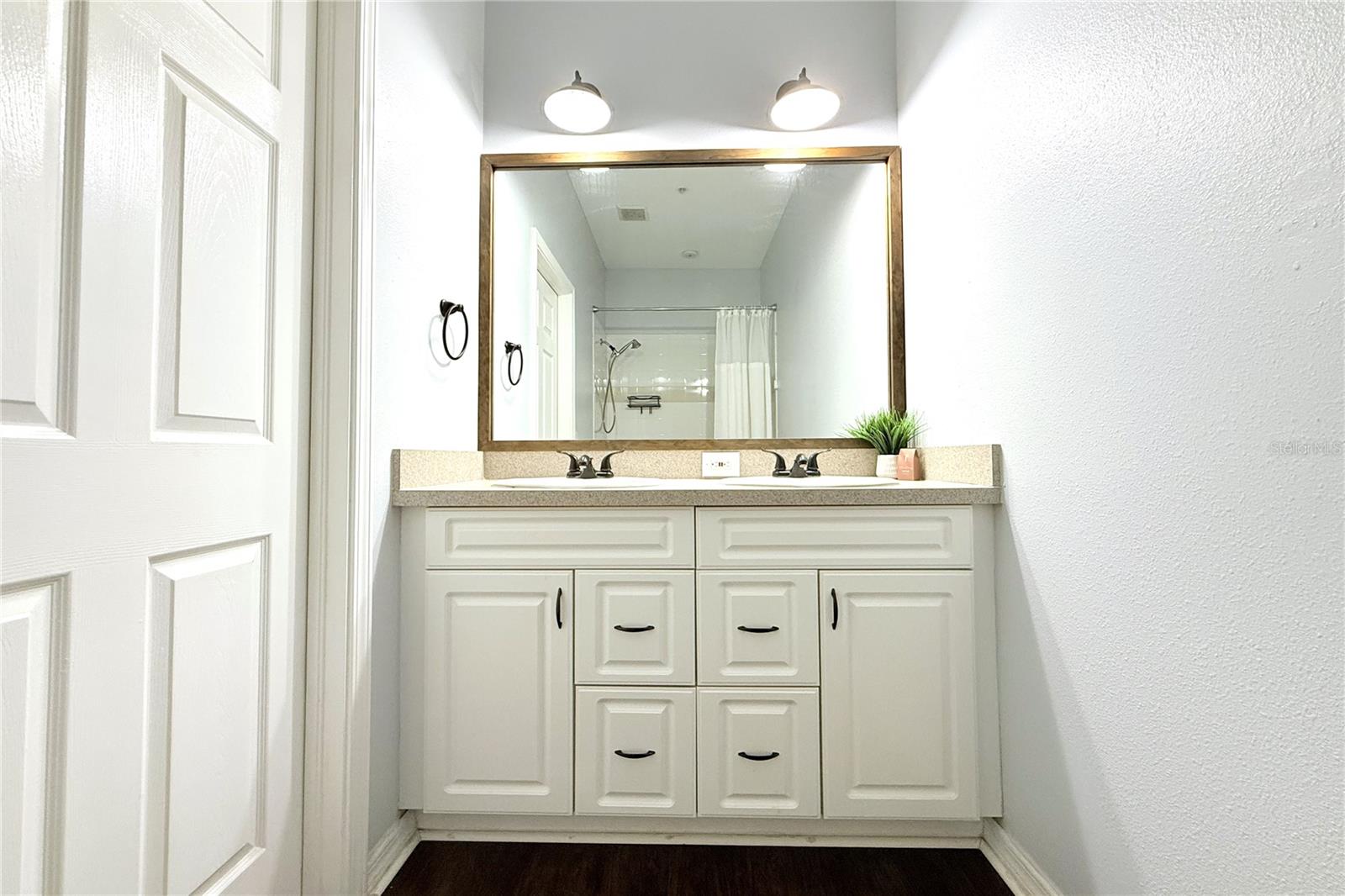 1/2 bathroom