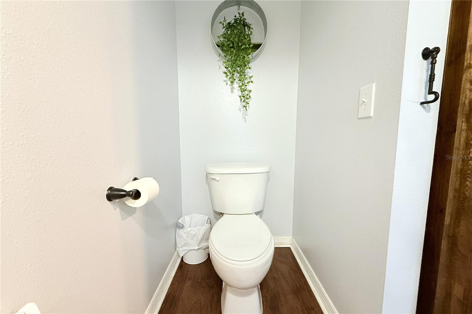 1/2 bath room