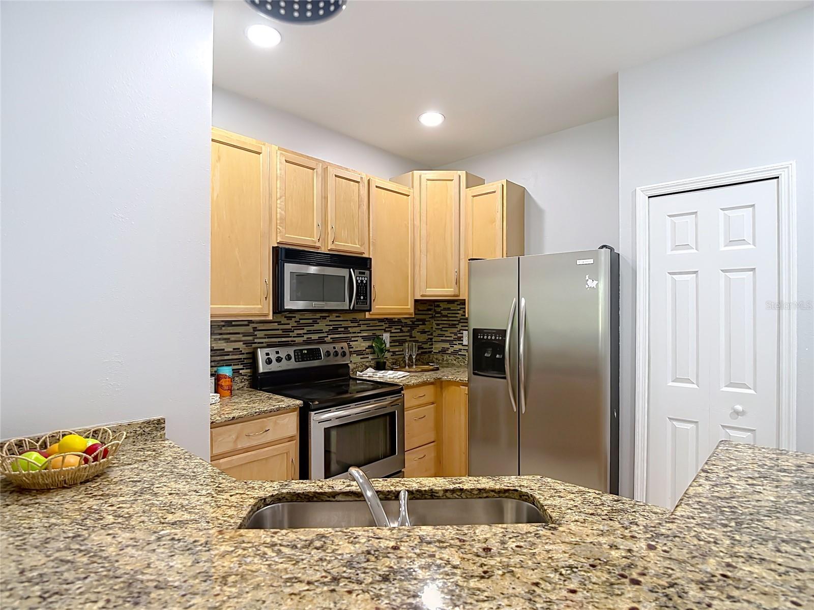 9502 W Park Village 108, kitchen
