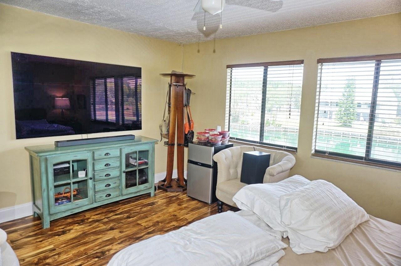 W7885501